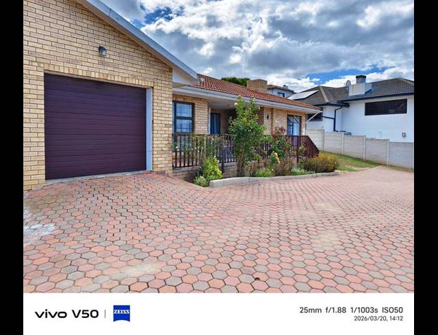 3 BEDROOM HOUSE FOR SALE IN ISLAND VIEW